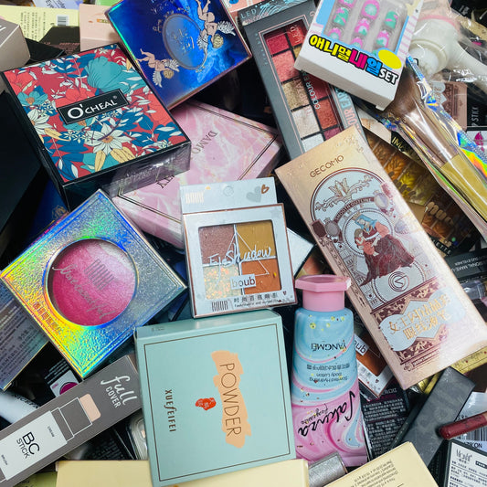 Lucky Scoop  Beauty Bundle 25-35Pcs Big Eyeshadow,Highligher, Lipstick,Mascara,Eyeliner,makeup set